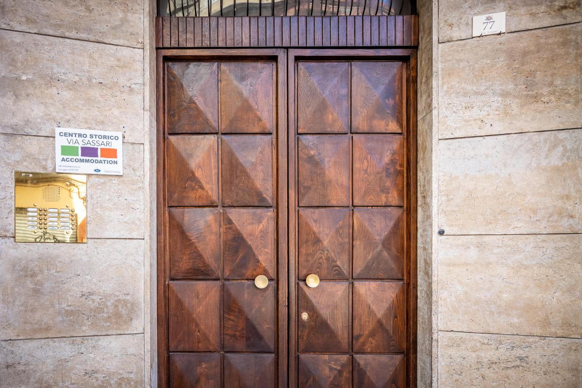 Centro Storico Via Sassari Accommodation กาญารี ภายนอก รูปภาพ